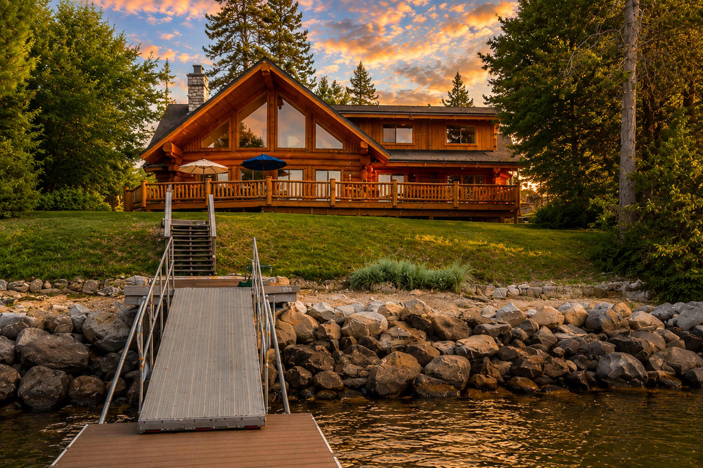 Luxury Cascade Lakefront Lodge | Private Dock