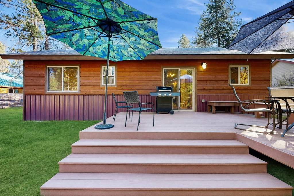 Pet-Friendly Cabin, Fenced Yard, Near Lake
