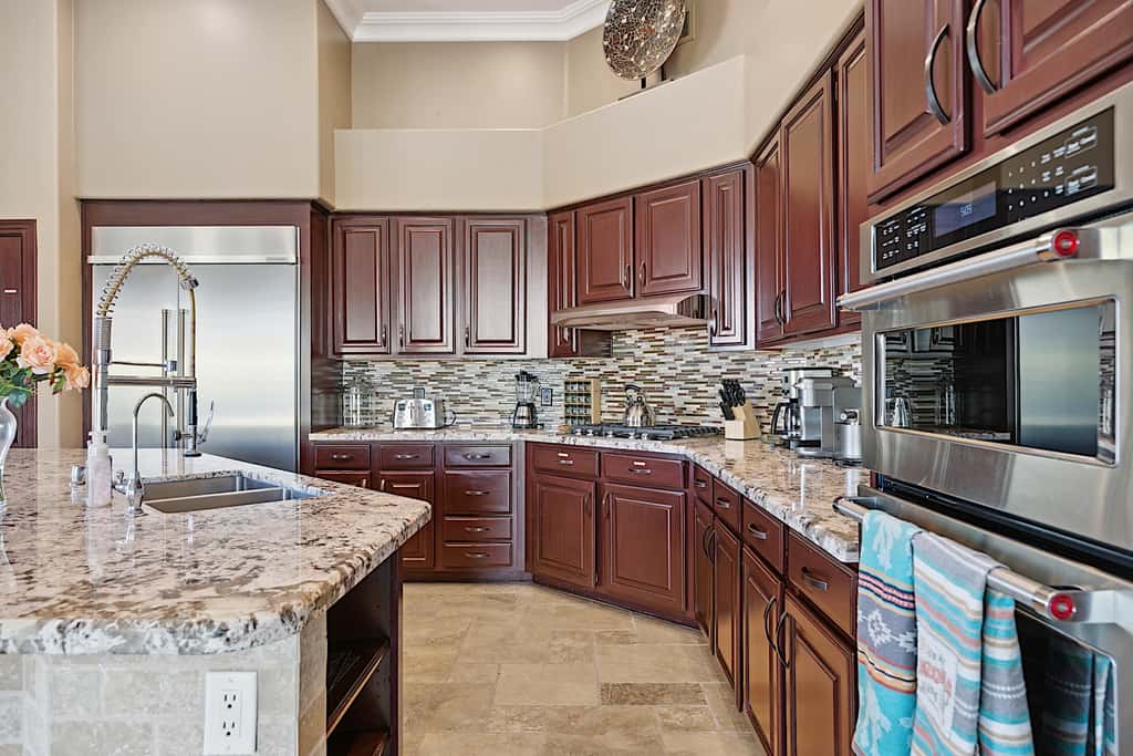 Pinnacle Peak Estate
