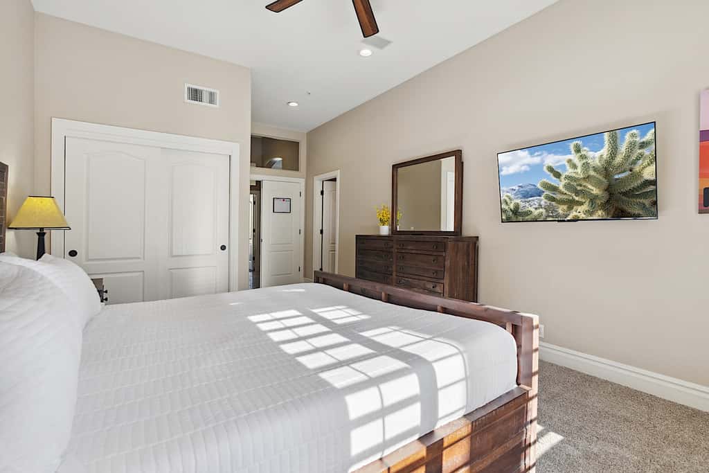 Pinnacle Peak Estate