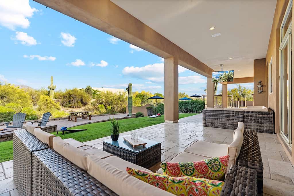 6BR Estate + Guest House, Pool & Spa