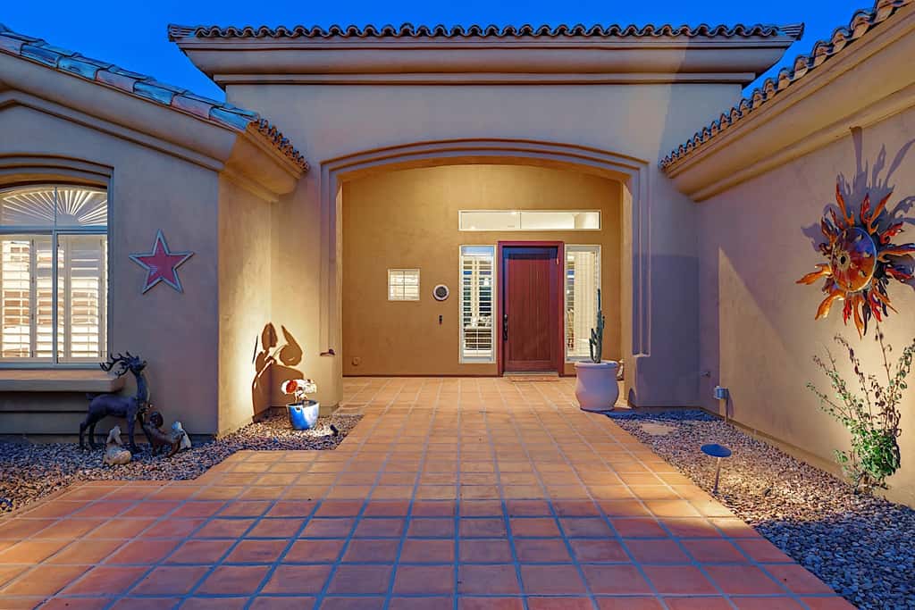Pinnacle Peak Estate