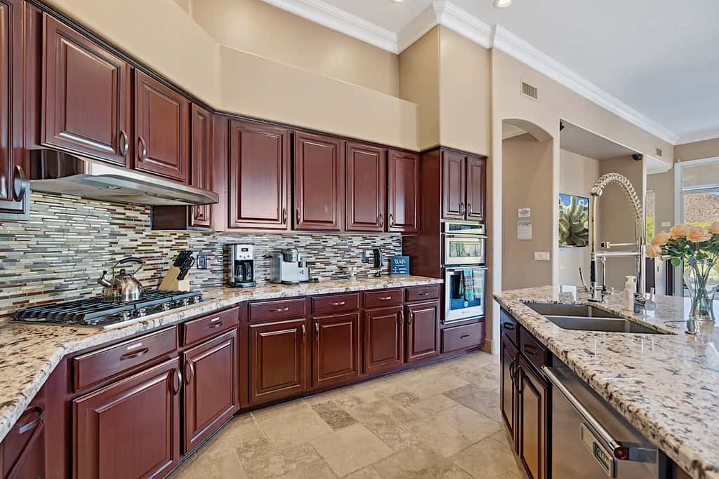 Pinnacle Peak Estate