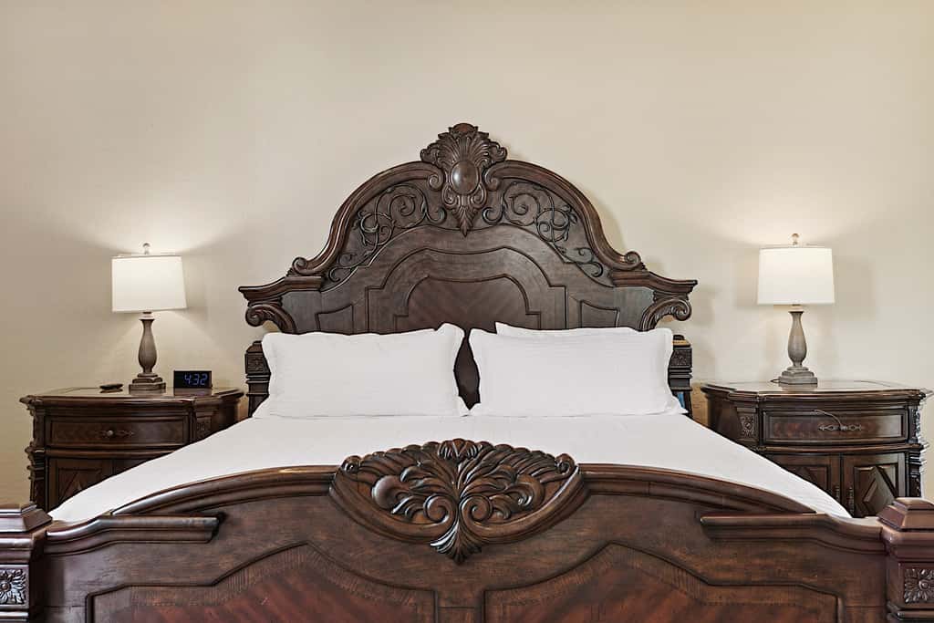 Pinnacle Peak Estate