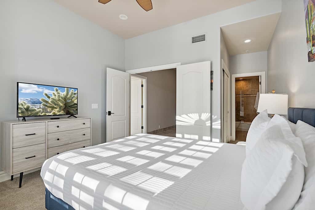 Pinnacle Peak Estate