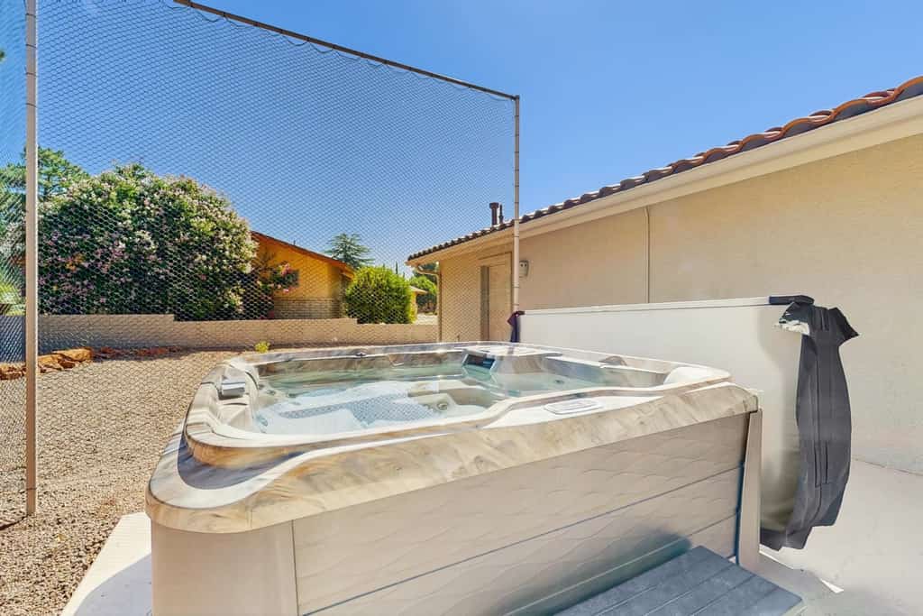 New Listing Oak Creek Gem 3 Bed Jacuzzi On The Golf Course