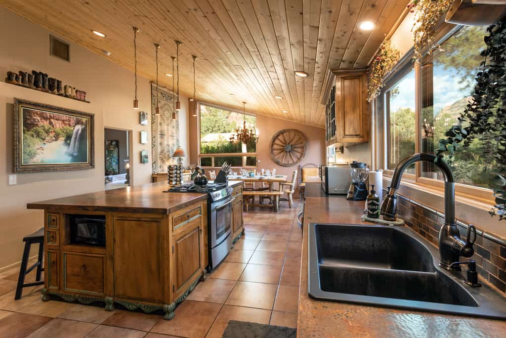 Meadow Lark Trail 3BD 2BA W/ Jacuzzi in THE best location
