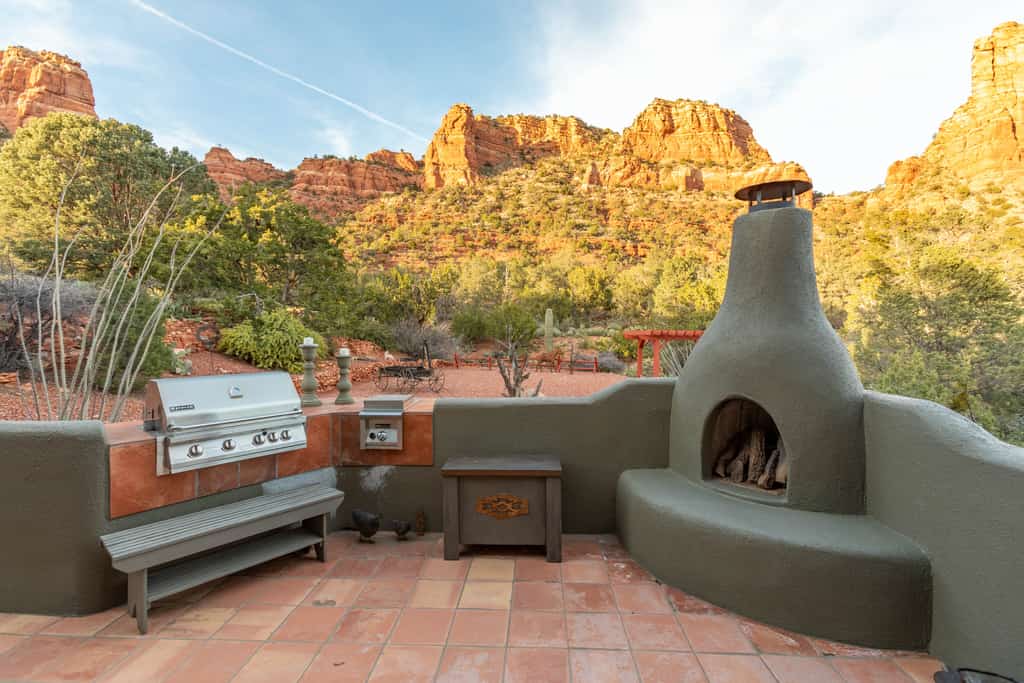 Castle Rock Abode | Private Sedona Retreat w/ Trail Access, Fire Pit & BBQ
