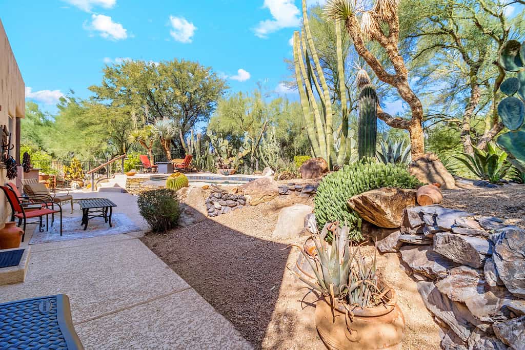 Rancho Villa - Southwestern home in Rancho Manana