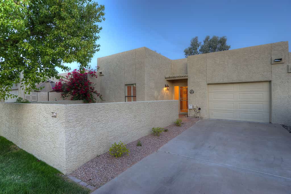 Cactus Retreat Modern 2 bedroom Condo/ Community Pool/ Great Location in Scottsdale