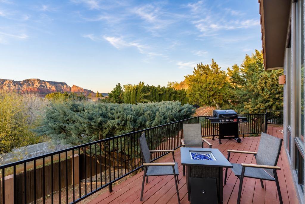 Rockridge Place | West Sedona Retreat w/ Fire Pit, BBQ & Prime Location