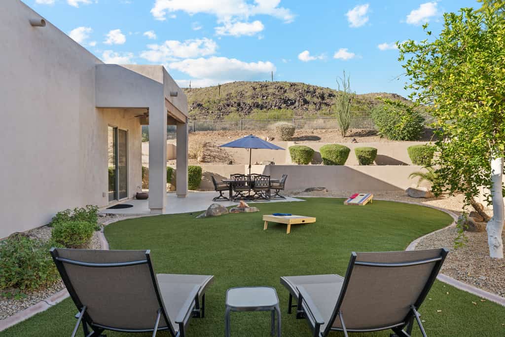 Hidden Oasis Intimate 3 BR Home/ Private Pool/ Jacuzzi/ Fire Pit/ Glendale
