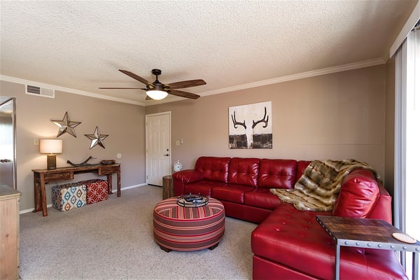 Endless Summer Modern 2 Bedroom Condo/ Community Pool/ Jacuzzi/ Scottsdale