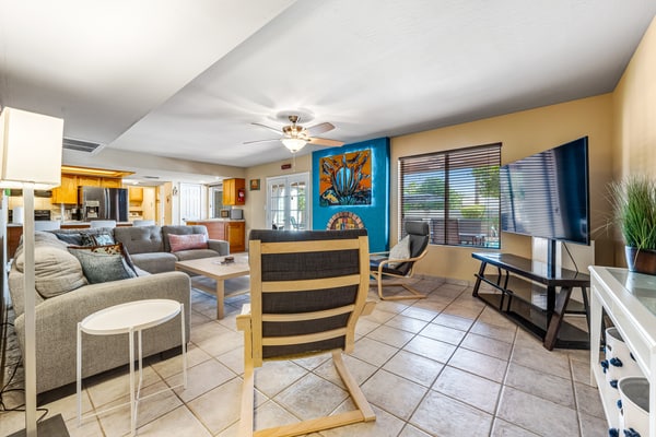 Quiet Scottsdale retreat with enclosed yard, pool, patio, grill, game room & W/D