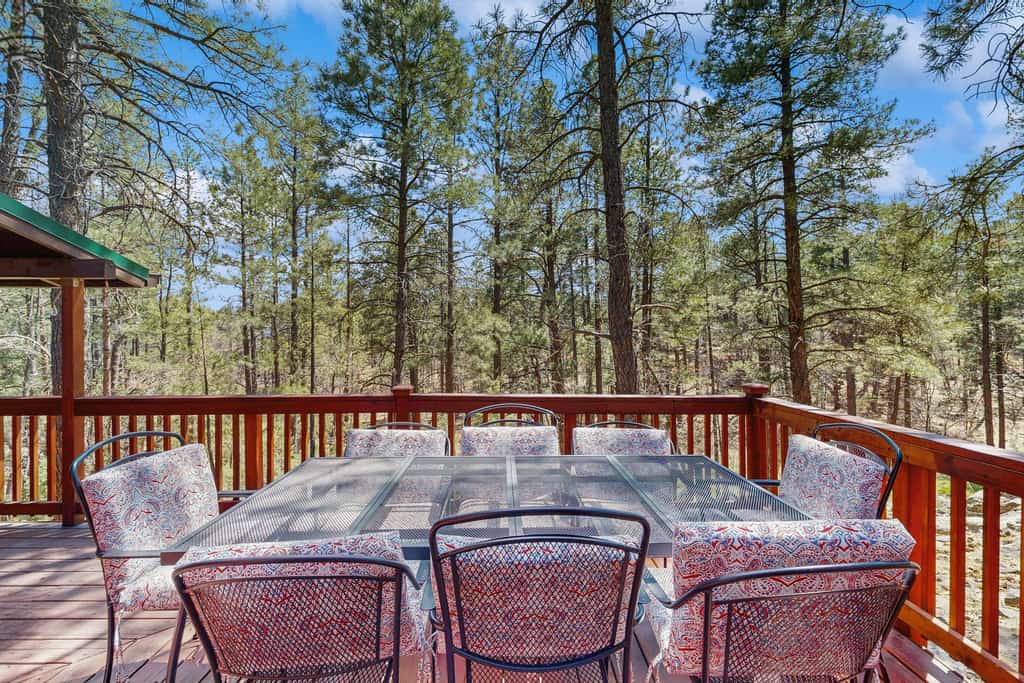 Wonderful dog-friendly home with hot tub, firepit, & washer/dryer
