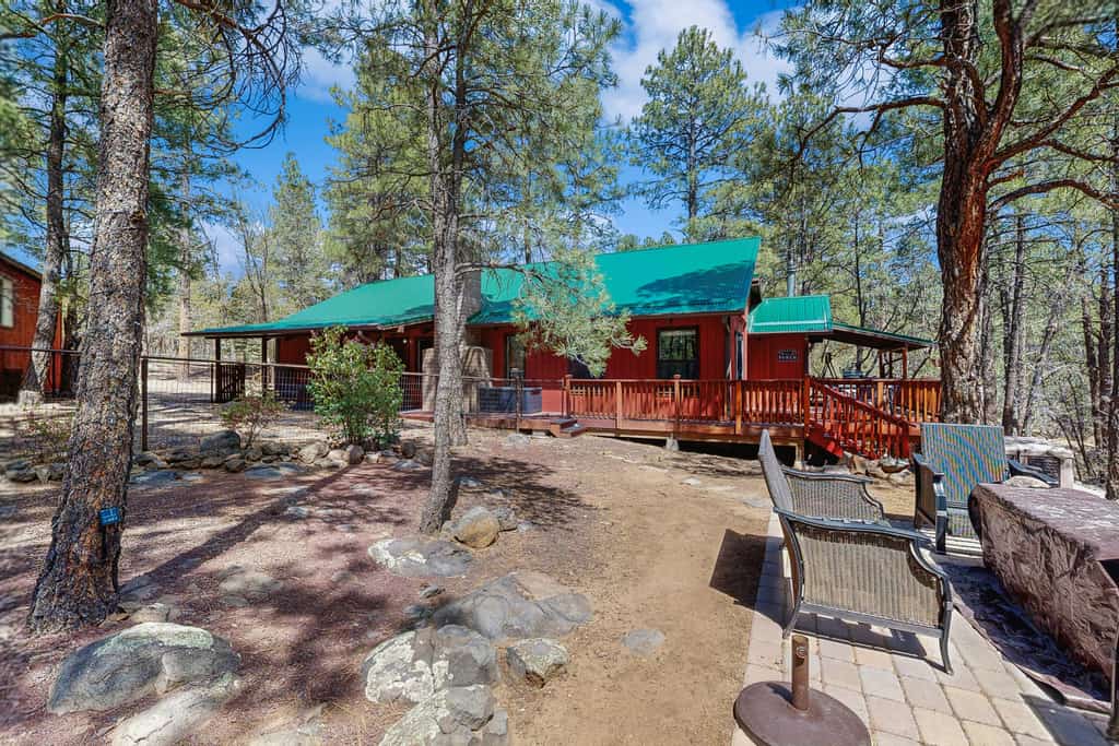 Wonderful dog-friendly home with hot tub, firepit, & washer/dryer