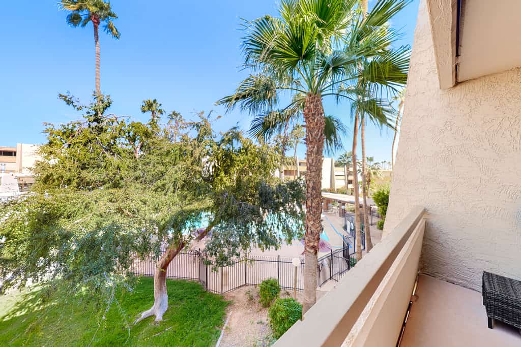 Stylish Old Town Scottsdale condo with pool, spa, gym, & game room