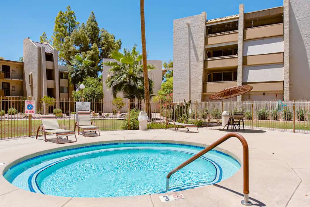 Stylish Old Town Scottsdale condo with pool, spa, gym, & game room