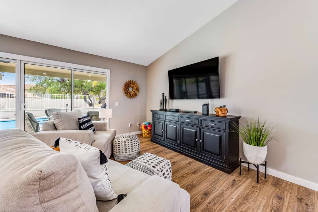 Desert stay with a private pool, grill, washer/dryer, & central AC
