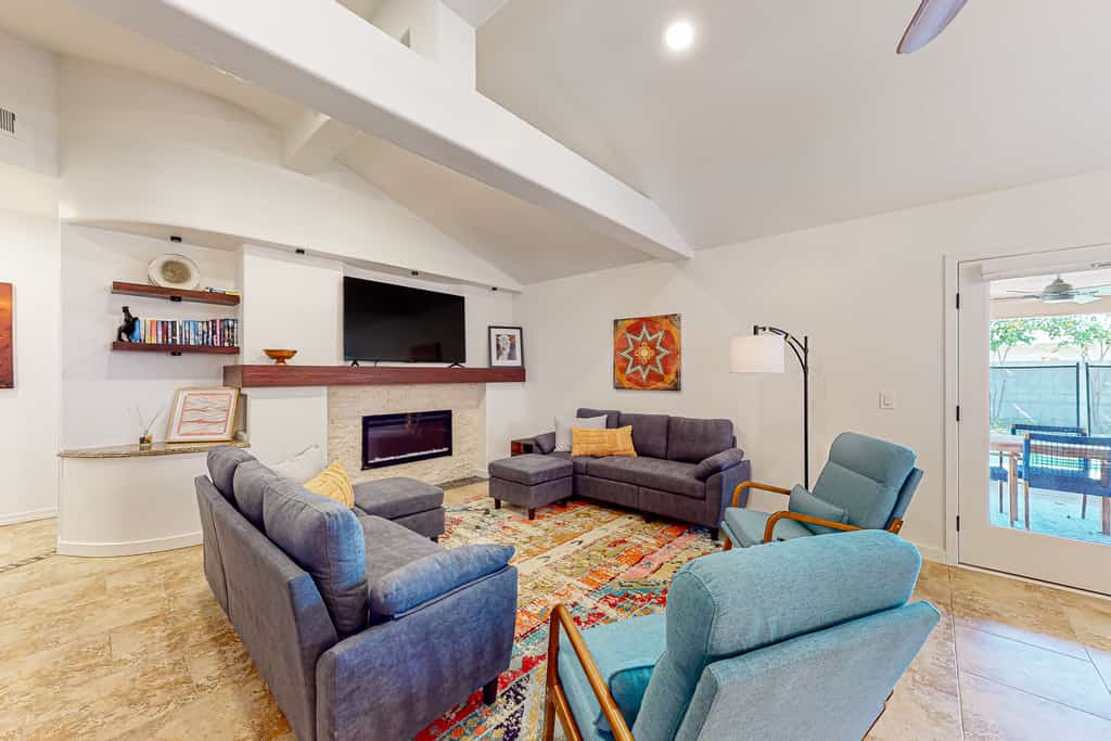 Modern home with open layout, private pool, & washer/dryer - dog friendly