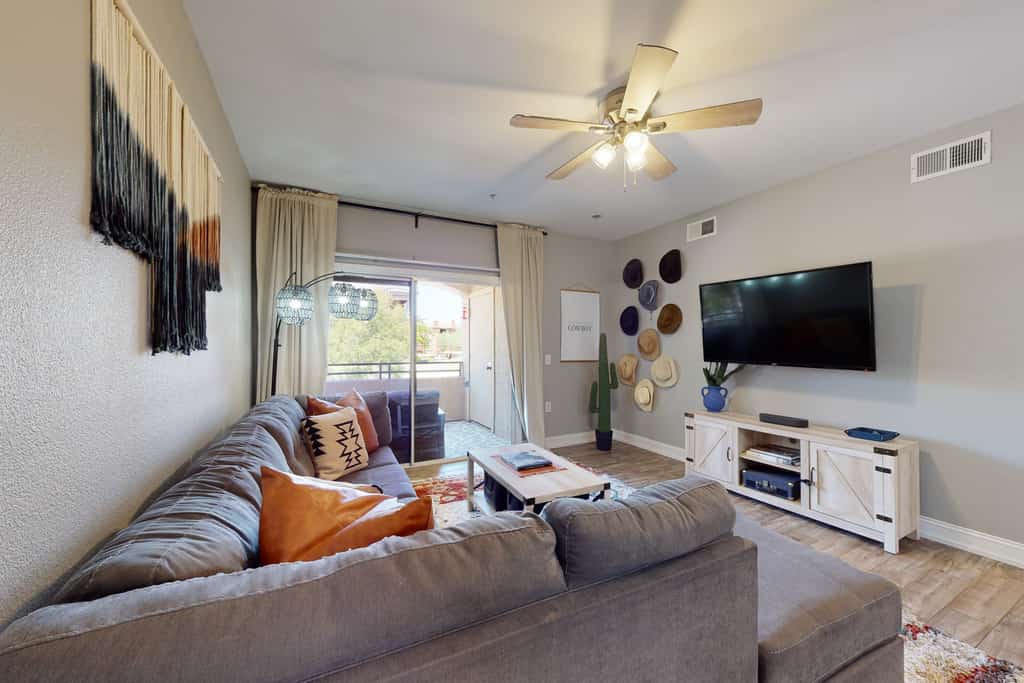 Cozy Desert Oasis - Condo with Pool, Hot Tub, Grills, Gym and Charming Patio