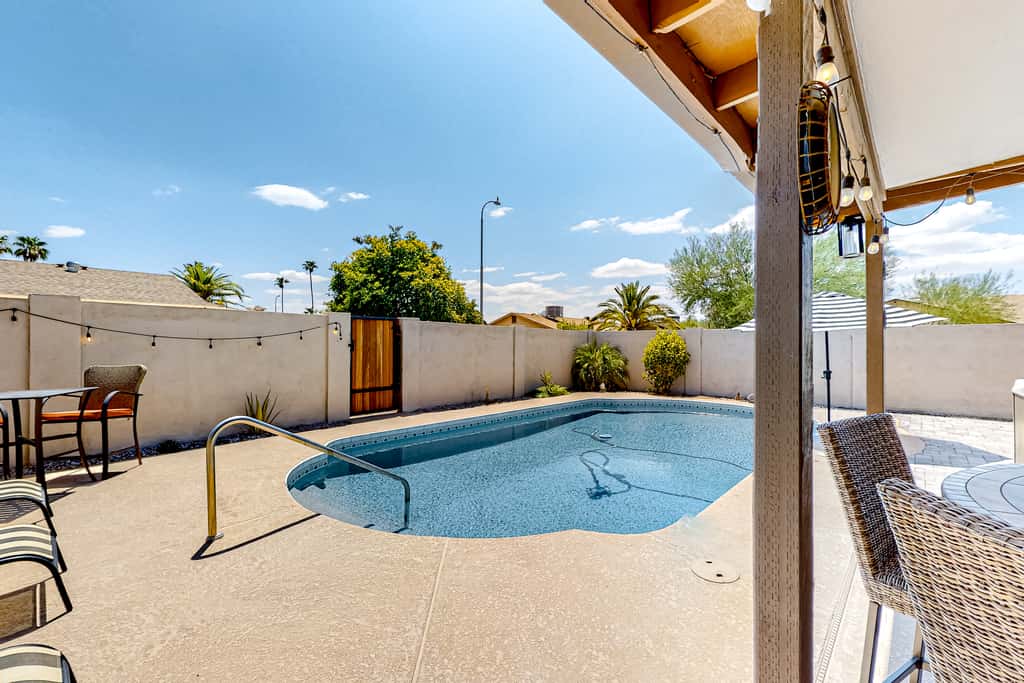 WeeCasa-Poolside Paradise