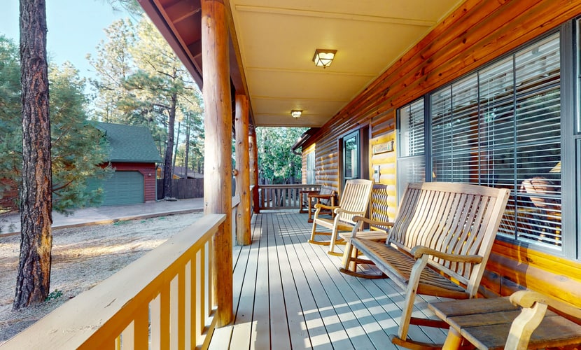 Scenic and spacious cabin with full kitchen, gas grill, board games, W/D, & AC