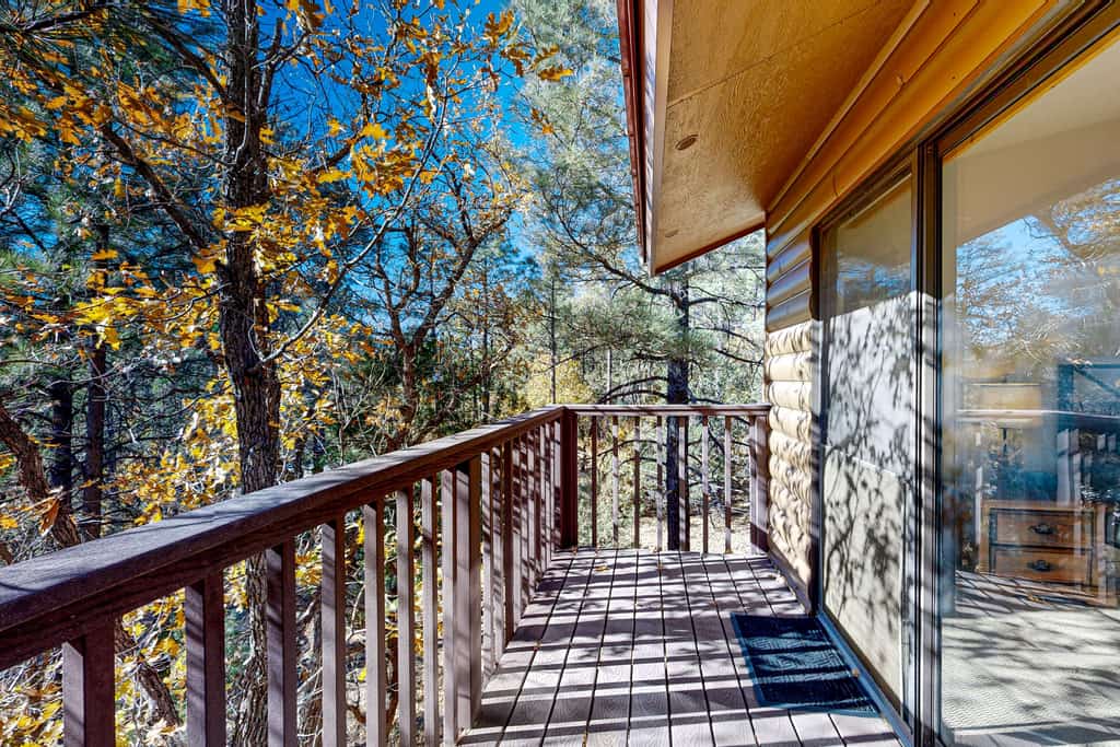 Serene, two-story cabin with a game room, washer/dryer, & furnished deck