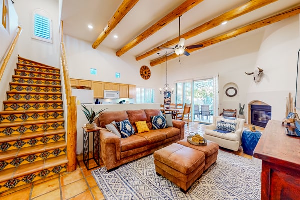 Attractive home with private pool, spa, patio, AC, & W/D - near attractions