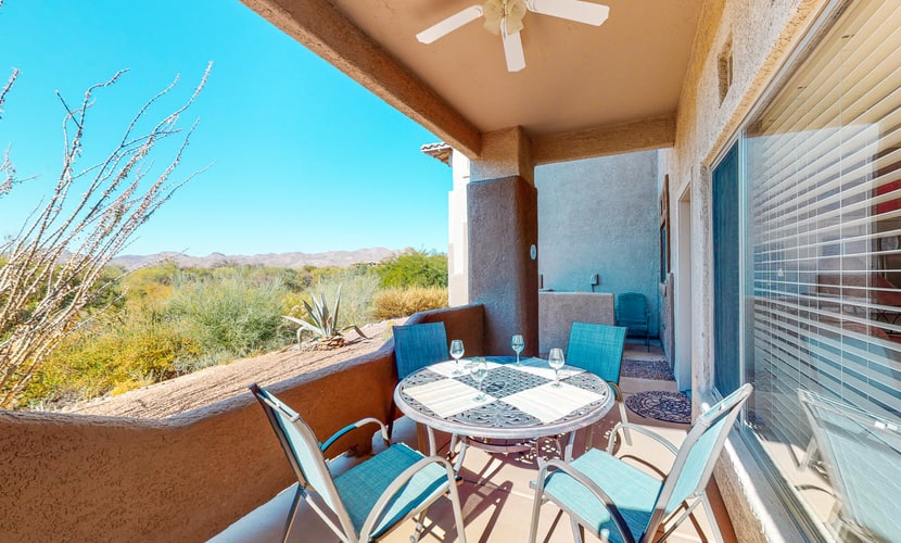 Tastefully remodeled condo with pool, hot tub & fitness room