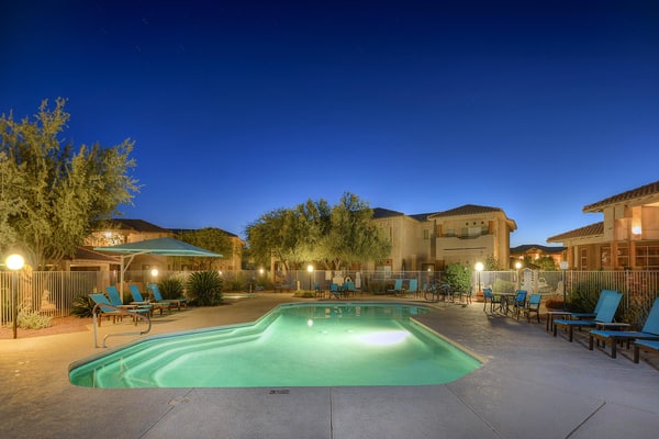 Tastefully remodeled condo with pool, hot tub & fitness room