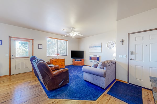 Scenic mountain condo with balcony, gas grill, smart TVS, central air, & W/D