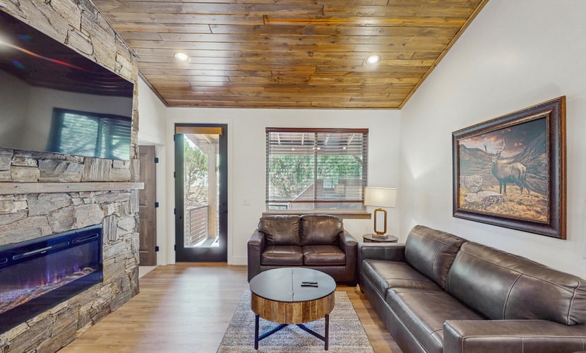 Brand new home w/ patio & mountain views, close to golf, lakes, town & more