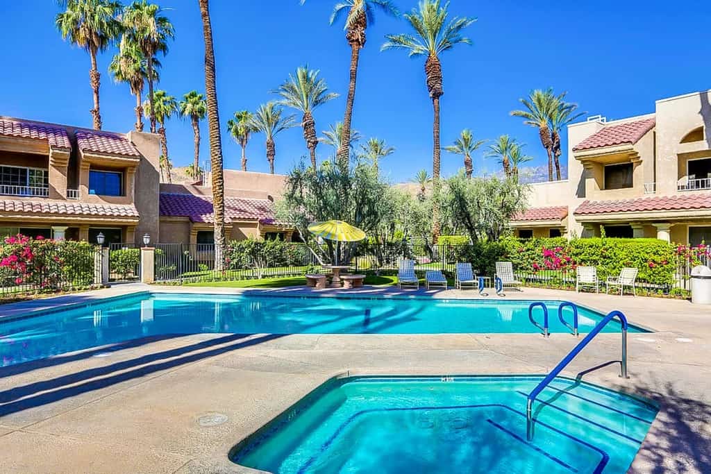 Updated Condo with shared pools, spas, and pickleball  & tennis courts
