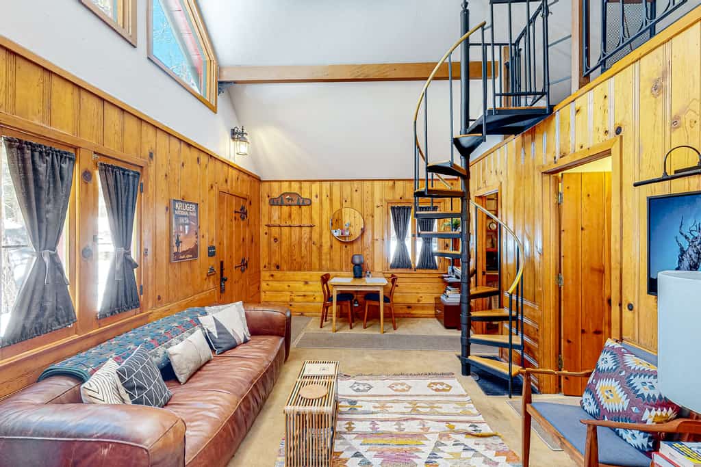 Dog-friendly quaint cabin with two-story deck, fireplace, W/D, & yoga studio