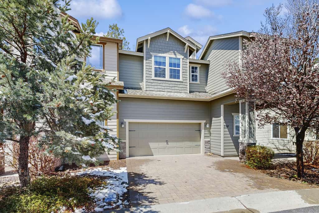 Large, dog-friendly home with air hockey & great location close to trails