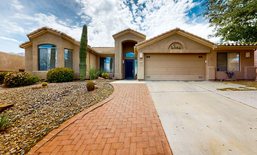 Expansive mountain views! Spacious retreat near Catalina State Park!