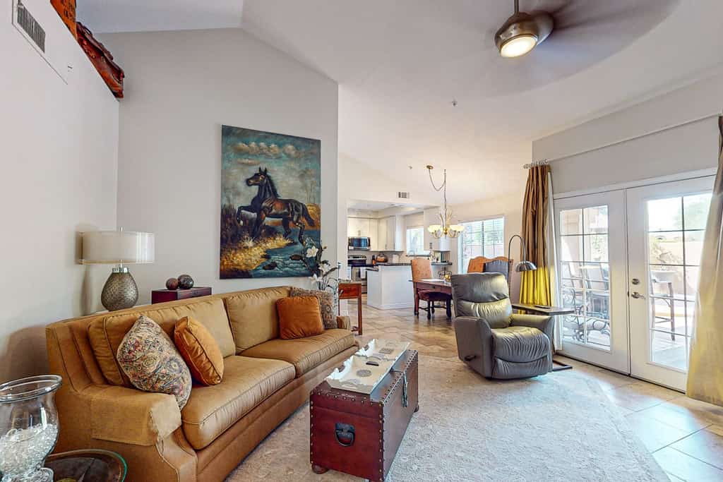 Step-free, dog-friendly home with pool, hot tub & grill