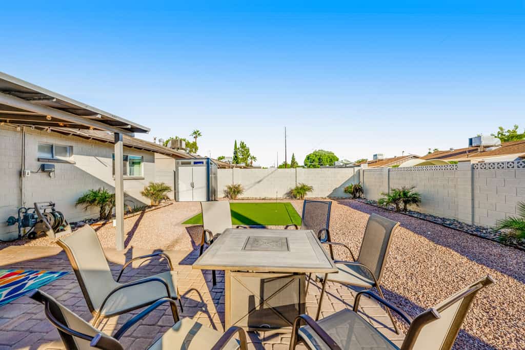 Enchanting home with private hot tub, putting green, yard & washer/dryer