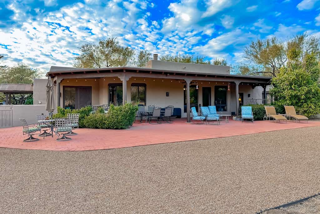 Golf & mountain view desert home with shared pool and gym - dog-friendly