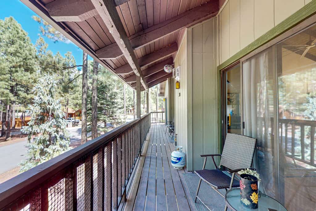 Bohemian condo with updated interior, work desk, fireplace, & mountain views