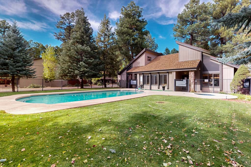 Khunu-Wasi White Mountain Hideaway