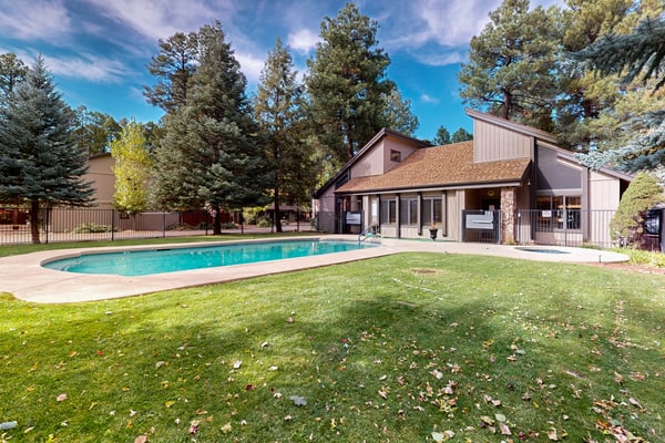 Peaceful condo with patio, pool/hot tub, gym, and fireplace