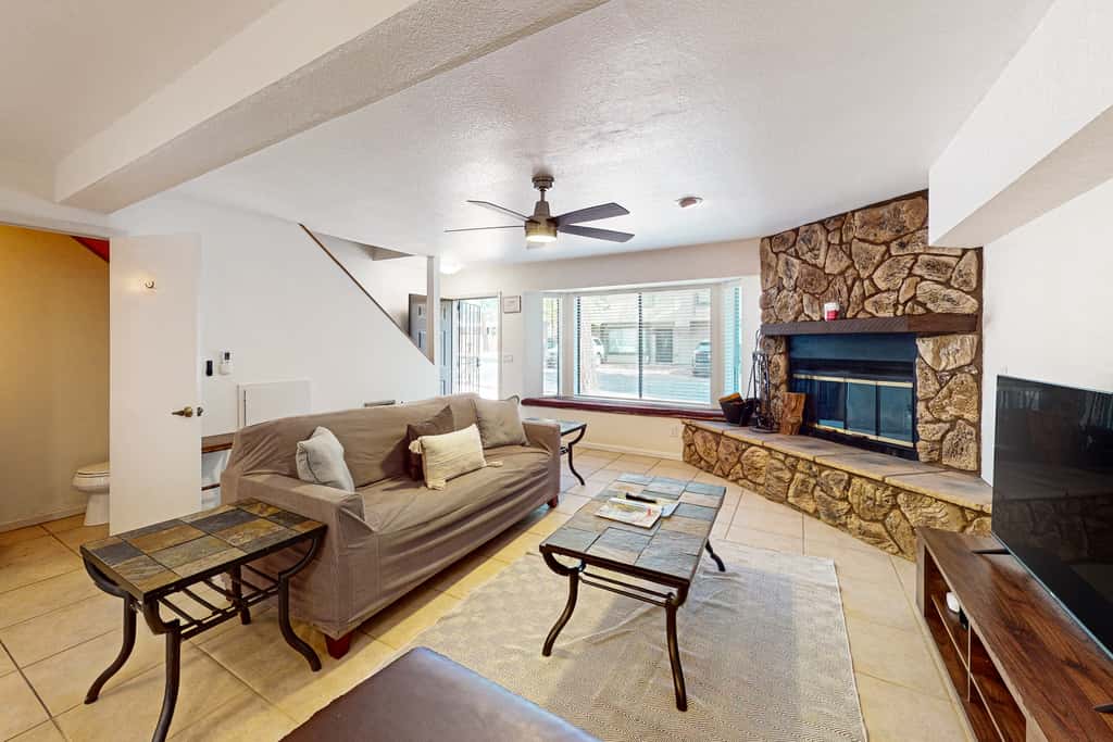 Khunu-Wasi White Mountain Hideaway