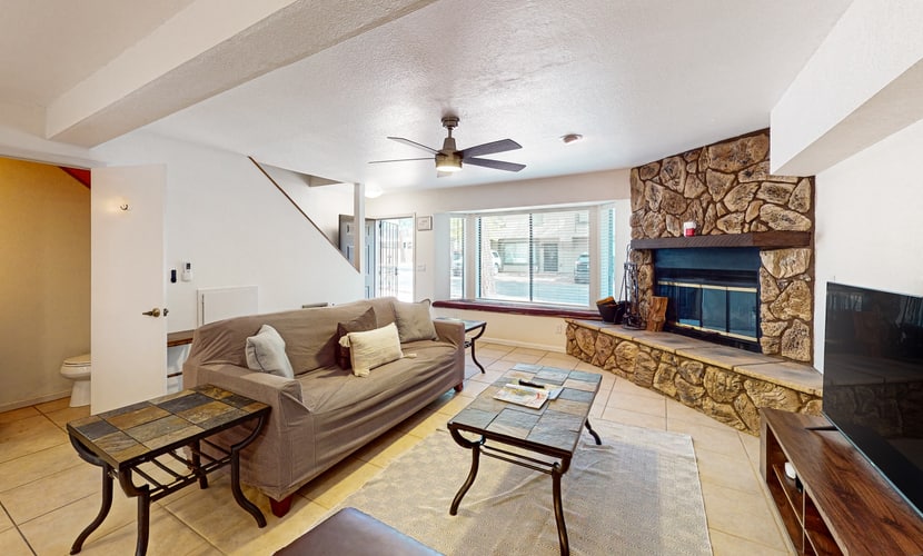 Peaceful condo with patio, pool/hot tub, gym, and fireplace