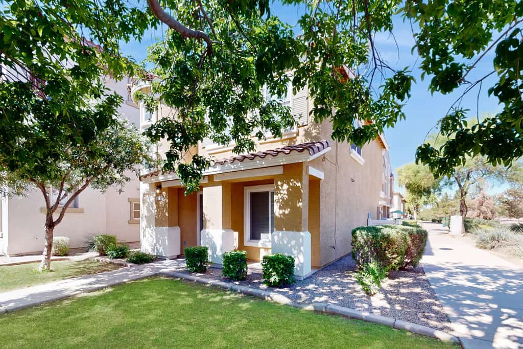 Classy house near trails with pools, playground, basketball & beautiful upgrades