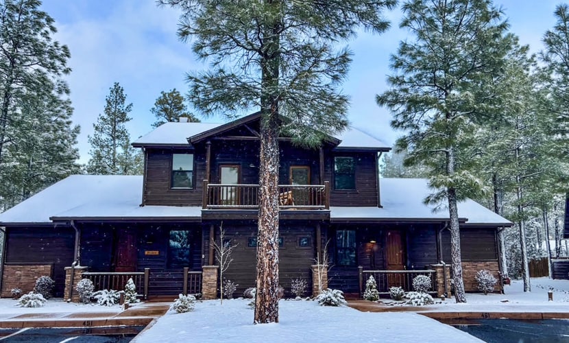Mountain Views, Cozy Comfort, and Snowbird Bliss – Your Perfect Show Low Getaway