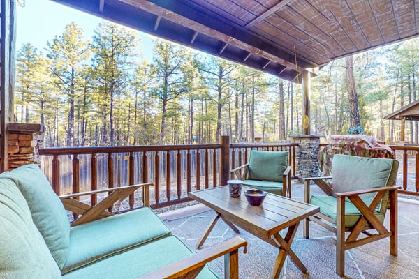Mountain Views, Cozy Comfort, and Snowbird Bliss – Your Perfect Show Low Getaway