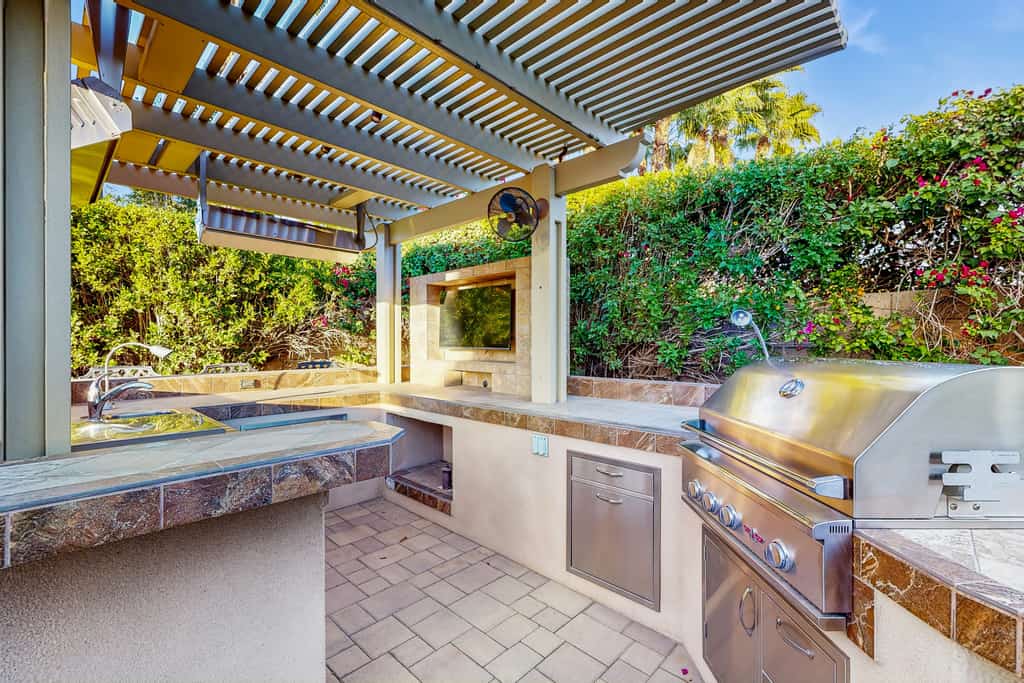 Desert Dreams Await — Your 30-Day La Quinta Escape with Poolside Perfection