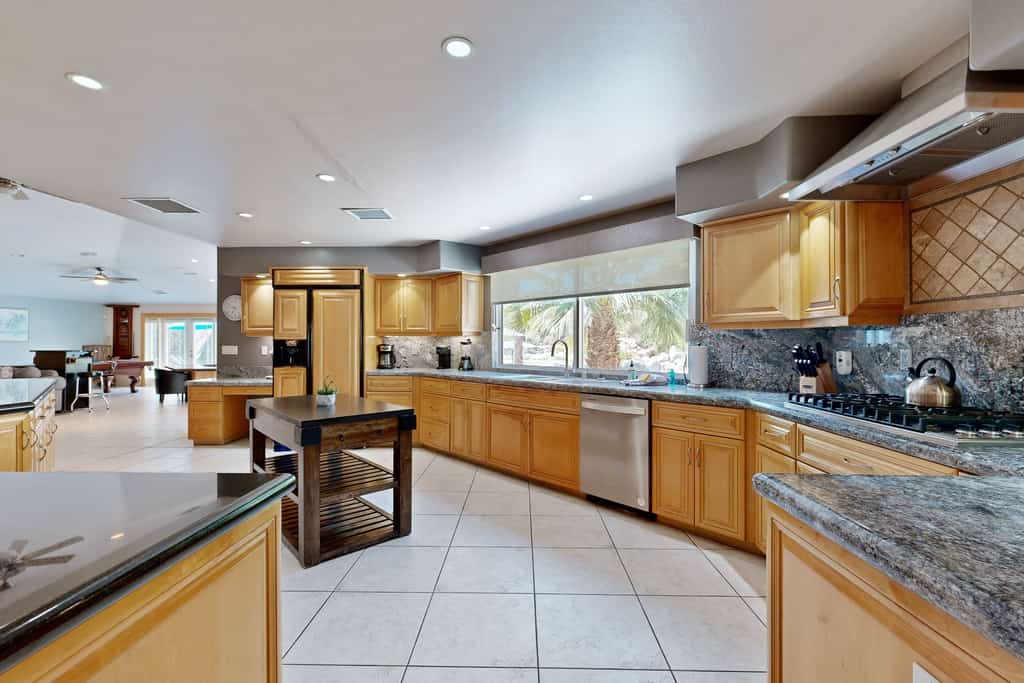 Palm Desert's Ultimate Group Retreat — Space, Amenities & a Backyard That Steals the Show